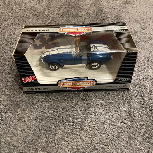 ERTL Other - Ertl American Muscle Collectors Edition 1/18th Scale Shelby Cobra 427 Die Cast